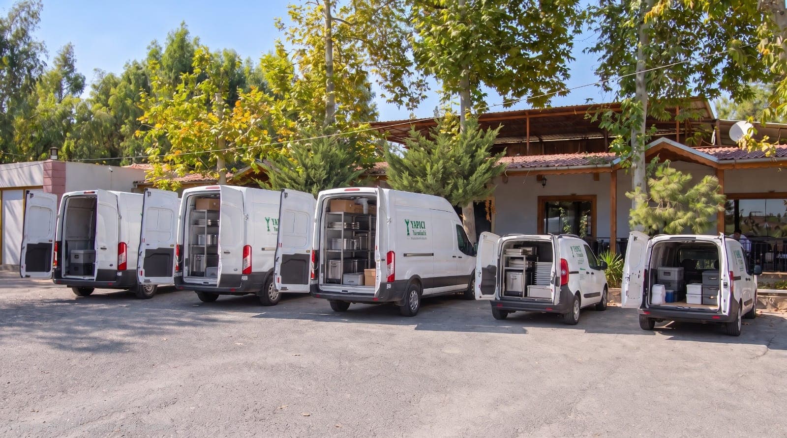 Yapıcı Yemekçilik servis araçları